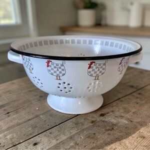 Enamel Metal Cottage-Core Fat Chicken Farmhouse Strainer/Colander Discontinued